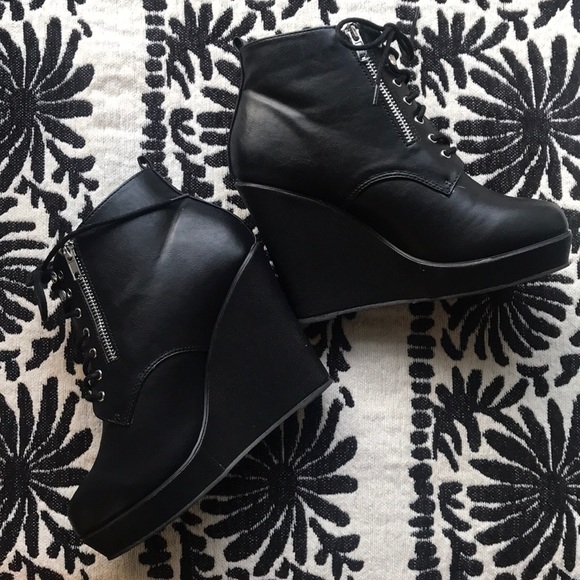 torrid Shoes - NIB Torrid Black Platform Lace-up Wedges 9 Wide